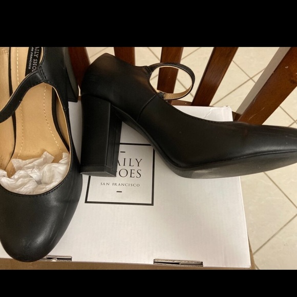 Mary Jane heels - Picture 3 of 3